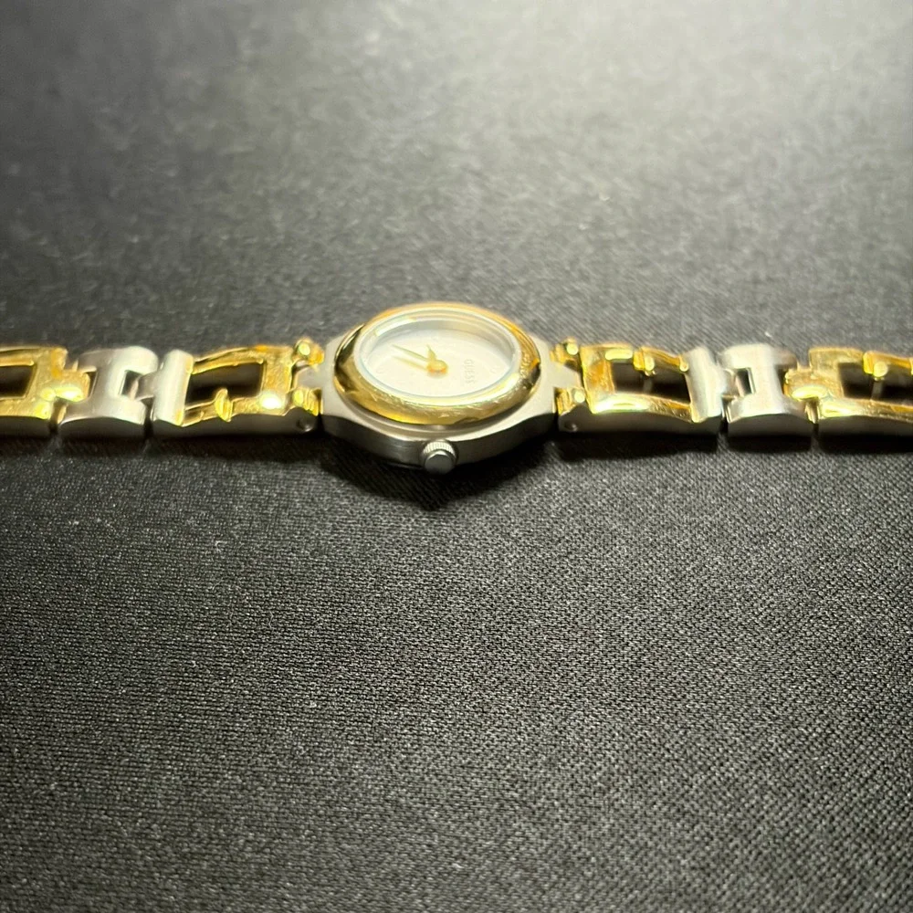 Guess Wristwatch Womens Small Silver Gold Two Tone G Link Bracelet Y2K Vintage